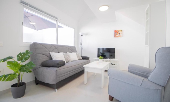 Balito Apartment | Refurbish Apartment with terrace