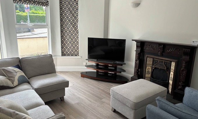 Newcastle House | Refurbished 5-bed Central Newcastle. Ideal for families/golfers/activity breaks