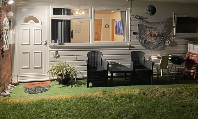 Great Yarmouth Ski Chalet | Refurbished Chalet situated In very popular holiday destination of Hemsby.