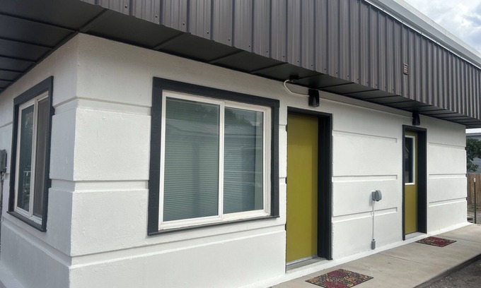 Augusta House | Refurbished Jail Charming 2-bedroom with AC, WiFi in beautiful Augusta, Montana