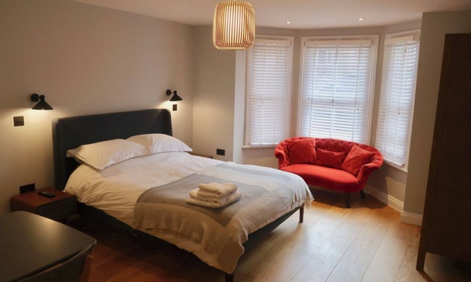 Twickenham Riverside House | REFURBISHED! Townhouse studio apartment