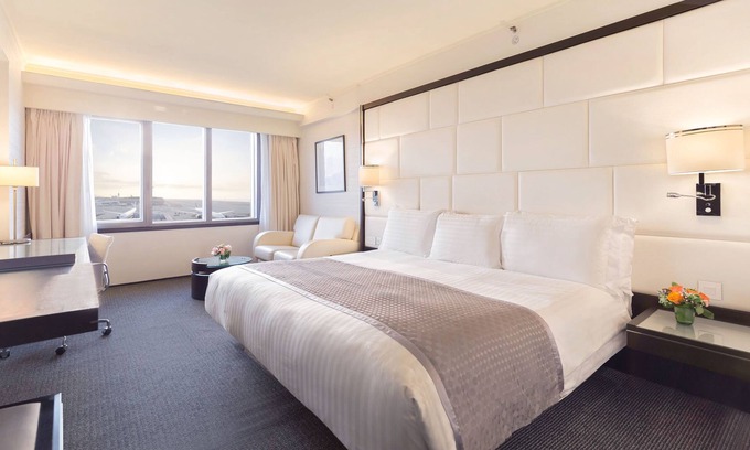 Islands District Hotel | Regal Airport Hotel
