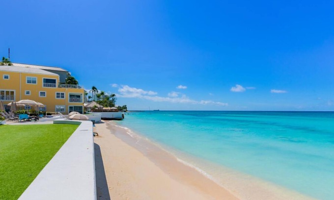 Seven Mile Beach Condo | Regal Beach Club 112-Stunning Condo-Fabulous Complex-Walking distance to all!