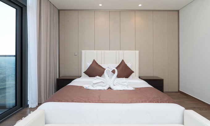 Business Bay Apartment | Regal Living 3B City View King size Bed