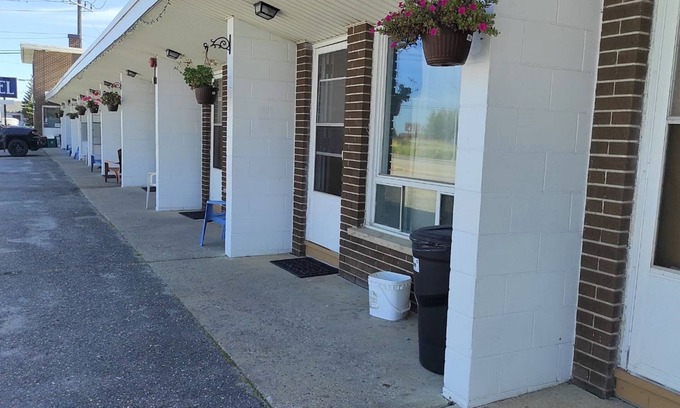 South Porcupine Hotel | Regal Motel