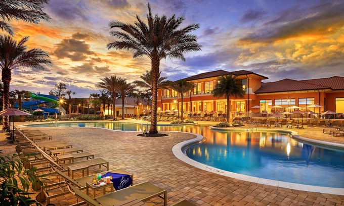 Kissimmee Resort | Regal Oaks Resort Vacation Townhomes by IDILIQ