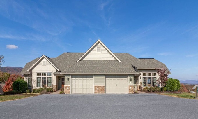 McGaheysville House | Regal Vistas Luxury Two Bedroo