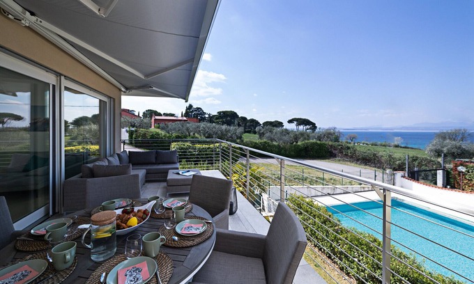 Vanon Villa | Regarda - luxury "Villa Julia" with pool and stunning lake view