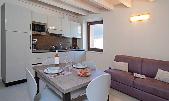 Pacengo Apartment | Regarda - Residenza "G&J - 1 floor" modern onebedroom apartment with roof terrace