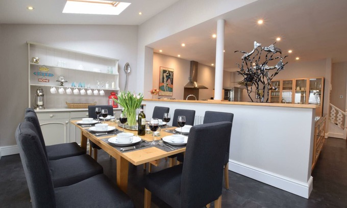 Aldeburgh Cottage | REGATTA LOOKOUT, pet friendly, luxury holiday cottage in Aldeburgh