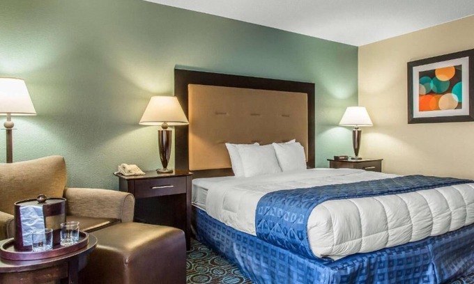 New London Hotel | Regency Inn and Suites - Non Smoking King