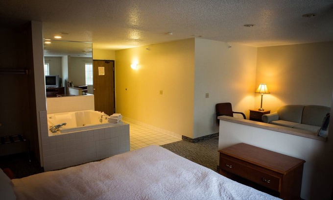 Anoka Hotel | Regency Inn and Suites, Anoka