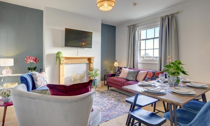 Leamington Spa Apartment | Regency Nest by Spa Town Property - Stylish 3 Bedroom Apartment on 2 Floors, Central Leamington Spa
