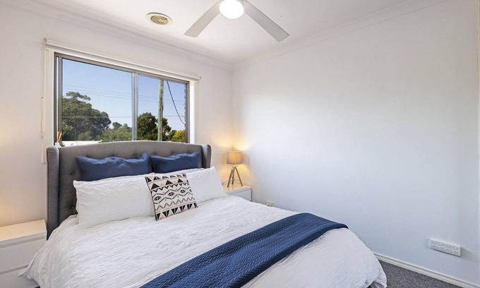 Echuca Apartment | Regent Retreat - large group bookings, pool