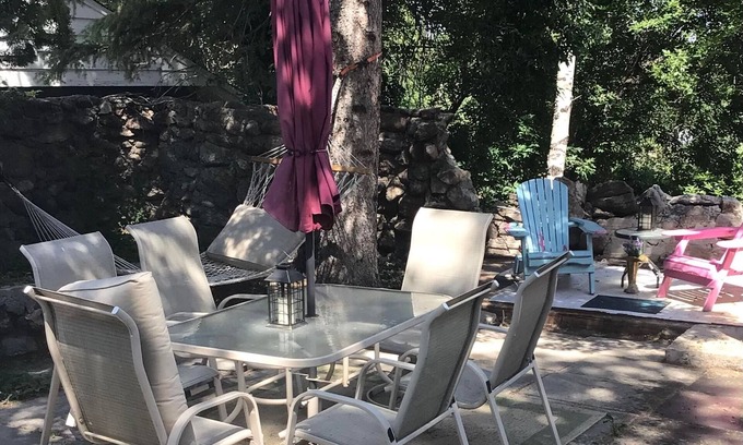 Regina Beach House | Regina Beach 2 Bdrm All Season Home - Pet Friendly