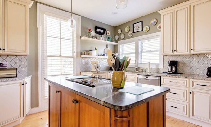 Finchville Bed & Breakfast | Regina's Country Livin'
