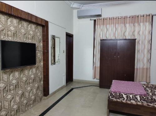 Gulshan-E-Jamal House | Rehmat Guest House