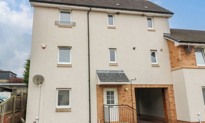 Glenisla Cottage | REHOBOTH LODGE, pet friendly, with a garden in Dundee