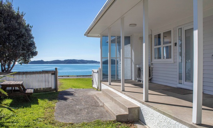 Paihia House | Rehutai Beach House - Paihia Holiday Home