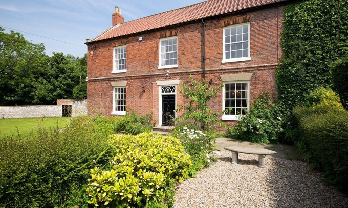 Reighton House | Reighton House sleeps upto 15 guests, dog friendly, games room, enclosed gardens