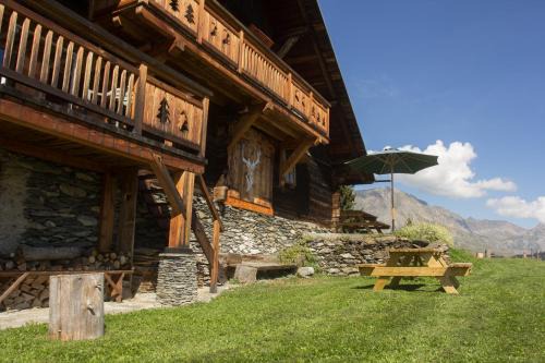 Saint-Nicolas-la-Chapelle Ski Chalet | Reine des Aravis - chalet isolé