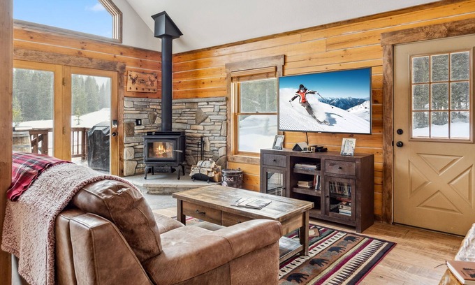 Quandary Village House | Rejuvenating Rocky Mountain Cabin With 5 Star Views
