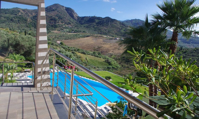 Barcellona Pozzo di Gotto Villa | Relaxation and peace of mind