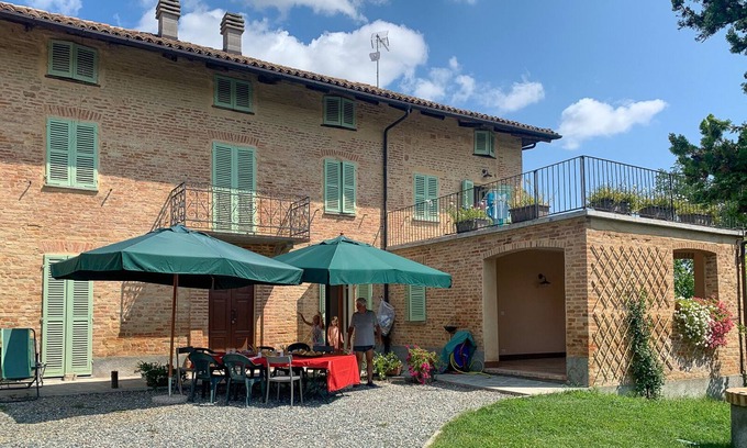 Montegrosso dʼAsti House | Relais" Podere Le Gaggie "ape "La TerrazzaCin it005076C2IOLXDSG7 Asti Alba Nizza