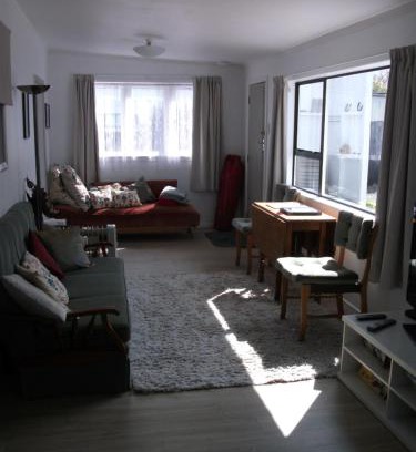 Featherston House | Relax@99