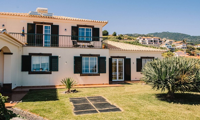 Ponta do Sol Apartment | Relax (air conditioning, free parking, sun, balcony, automatic toilet, dishwasher and laundry)