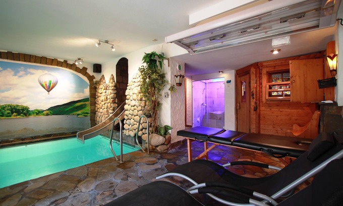 Zell Apartment | Relax alone: 30°C indoor pool, sauna, steam bath included in the price. Terrace facing the Moselle