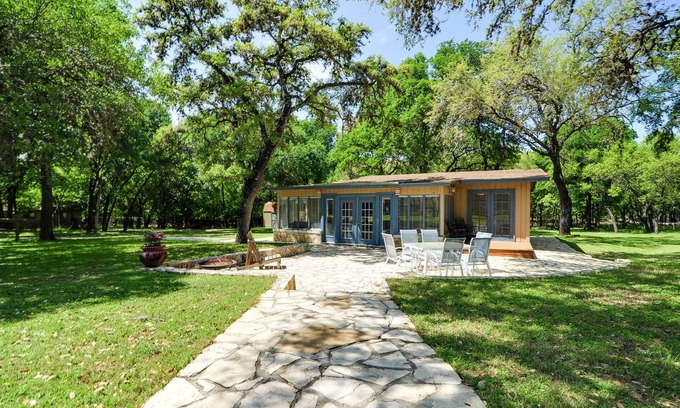 Oakland Estates House | Relax among the oaks! Watch deer and wildlife meander by! Make new memories!