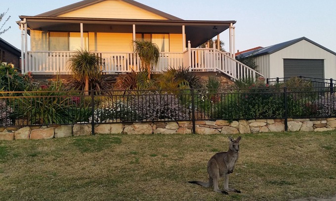 Sanctuary Point House | Relax and Enjoy a little bit of Sanctuary in Jervis Bay