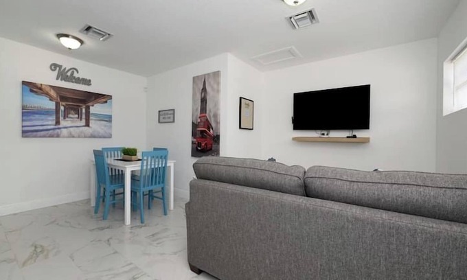 Poinsettia Heights Apartment | *Relax and Enjoy Fort Lauderdale Beach!