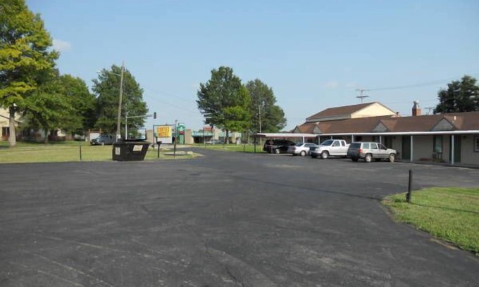 Harrisonville Hotel | Relax and Recharge in Knights Inn Harrisonville! Free Parking, Pets Allowed