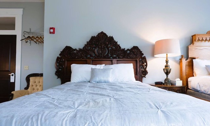 Arcadia Historic District House | Relax and Recharge! Free Onsite Parking, Short Drive to Lake Katherine