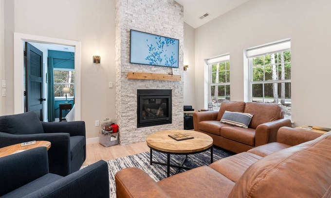 Egg Harbor Cottage | Relax and Recharge in Newly Constructed Classic Door County Cottage