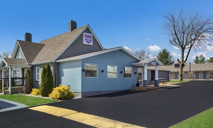 Salem Resort | Relax and Recharge in Knights Inn & Suites Salem! Free Breakfast & Parking