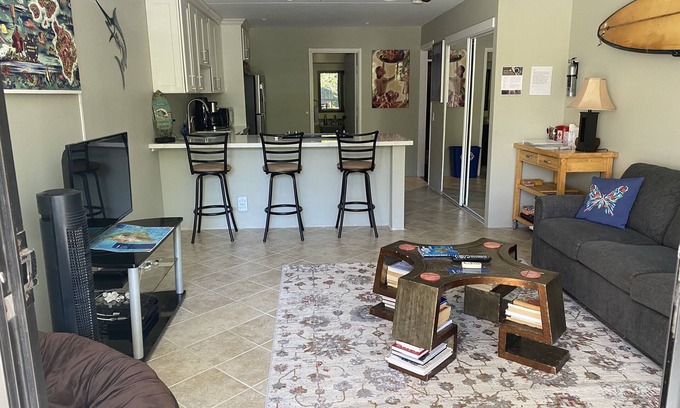 Historic Kailua Village Condo | Relax and Rejuvenate in the Heart of Kona. Minutes walk to town!
