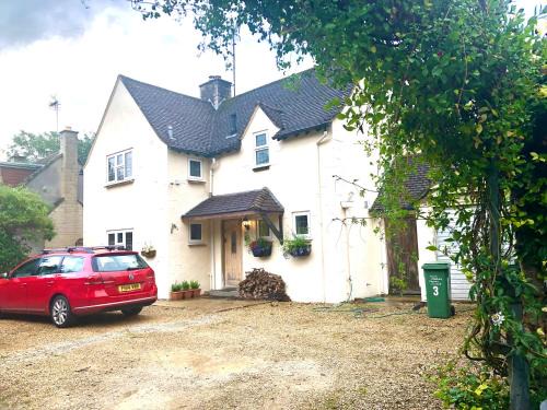 Lydiard Millicent House | Relax and unwind at Windrush Lodge