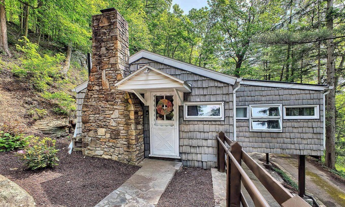 Ligonier Cabin | Relax and Unwind - Bird Creek Cottage at Cliffwood