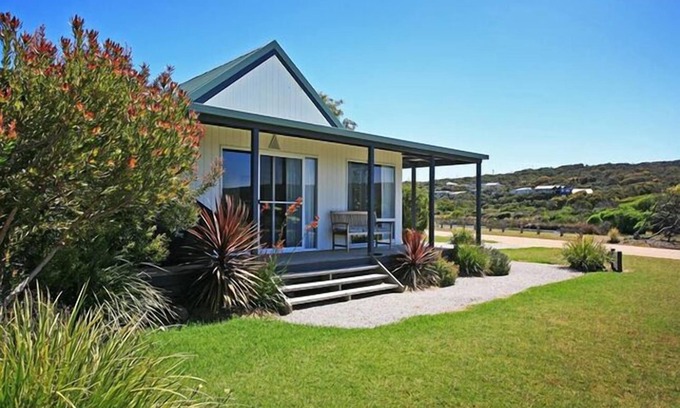 Aireys Inlet Apartment | Relax and unwind in this cosy studio by the river.