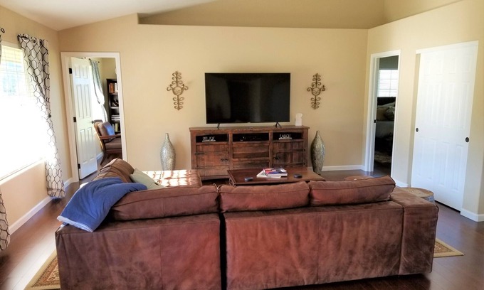 Murphy House | Relax and unwind in our 3br-2ba house on Historic Troon Estate Vineyard!