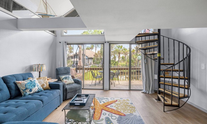 Crystal River House | Relax and unwind in this unique waterfront property!