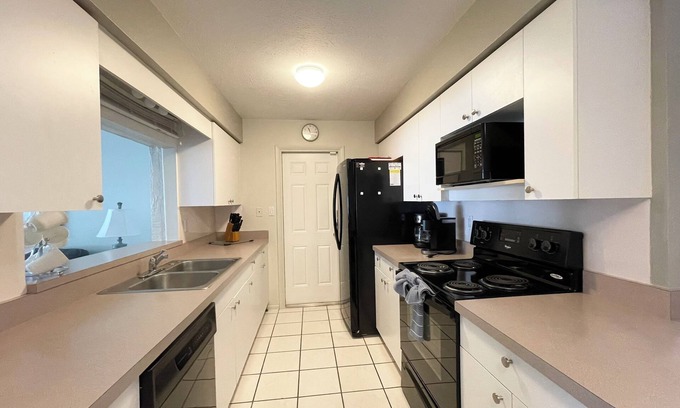 Sarasota Springs House | Relax at Casa SRQ! This 3 bed 2 bath solar HEATED POOL is a private oasis!