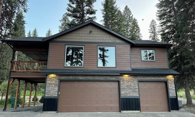 Tamarack Resort House | Relax at our Waterfront Hot Tub Near Tamarack - NEW