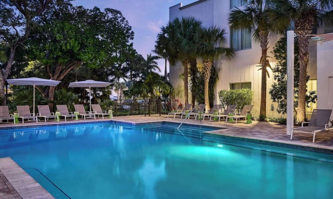 Marathon Hotel | Relax at Room with Historic Lighthouse & Warm Welcome! Outdoor Pool!