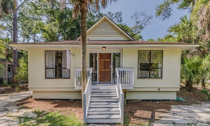 Saint Helena Island House | Relax at Sandpiper Cottage: Fripp Island Gem with Bikes, Smart TVs, Deck, and Pet-Friendly Comfort!