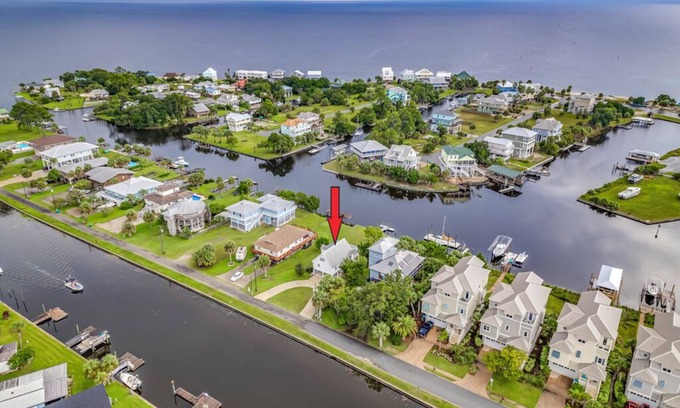 Crawfordville House | Relax at Shell Point Beach! Golf cart included! ⛳️