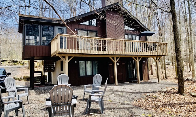 Lake Ariel Ski Chalet | Relax at Sunset View in the Hideout Resort